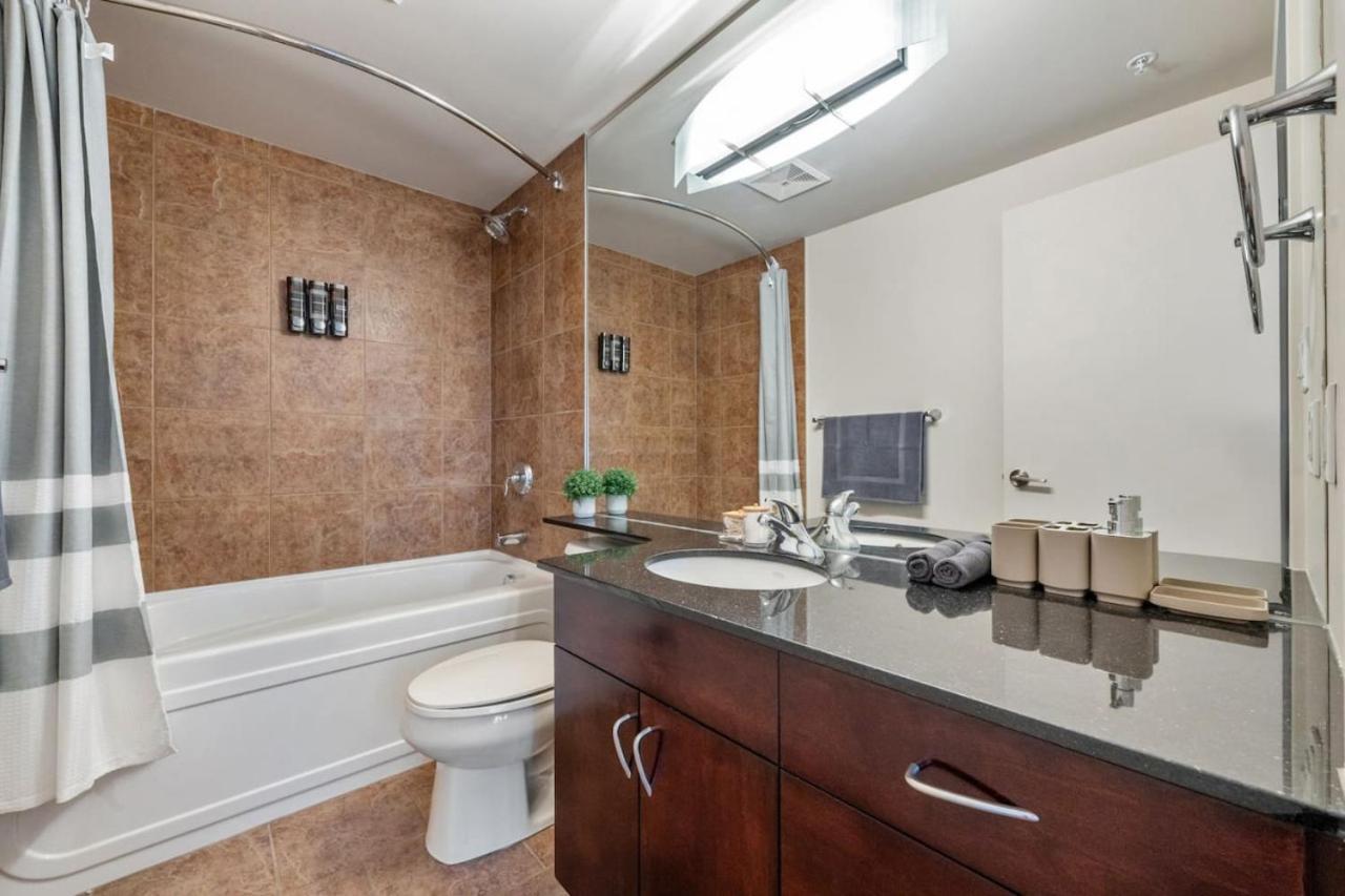 Upscale Penthouse Stay With Mountain & City Views, Free Parking, Bbq Grill, Office Space & More YYC Exterior photo