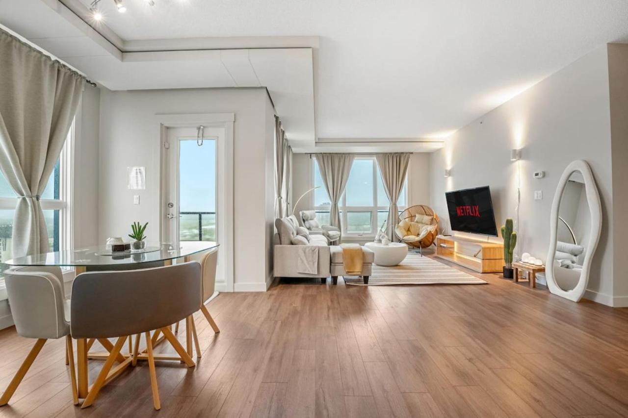 Upscale Penthouse Stay With Mountain & City Views, Free Parking, Bbq Grill, Office Space & More YYC Exterior photo