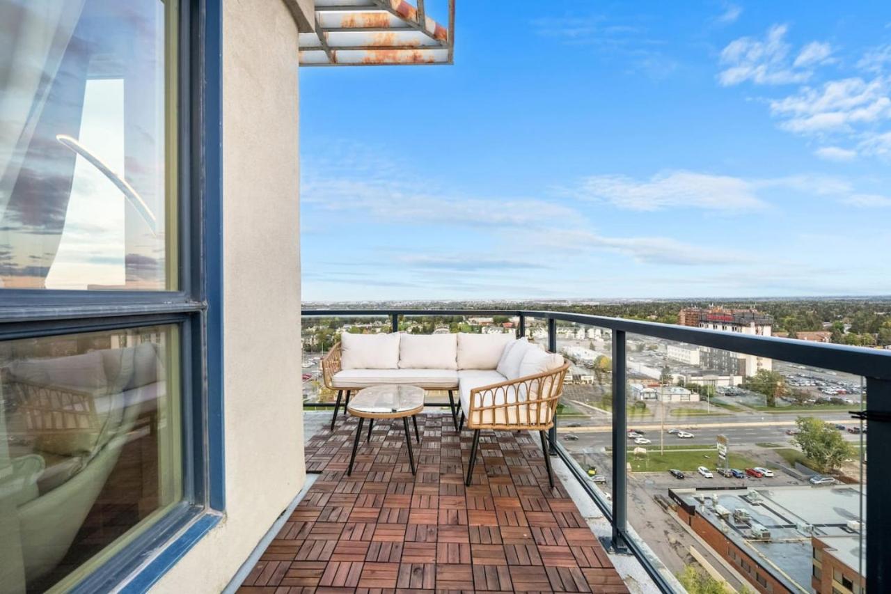 Upscale Penthouse Stay With Mountain & City Views, Free Parking, Bbq Grill, Office Space & More YYC Exterior photo
