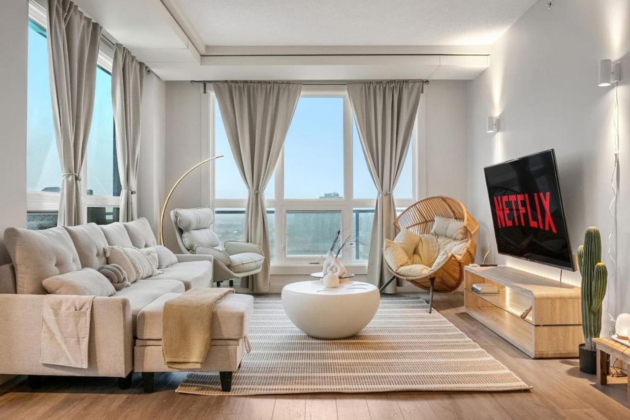 Upscale Penthouse Stay With Mountain & City Views, Free Parking, Bbq Grill, Office Space & More YYC Exterior photo
